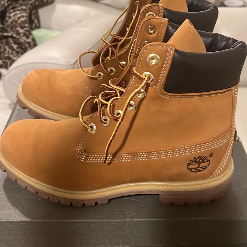 Timberland wheat boots lightly worn Men SZ 9